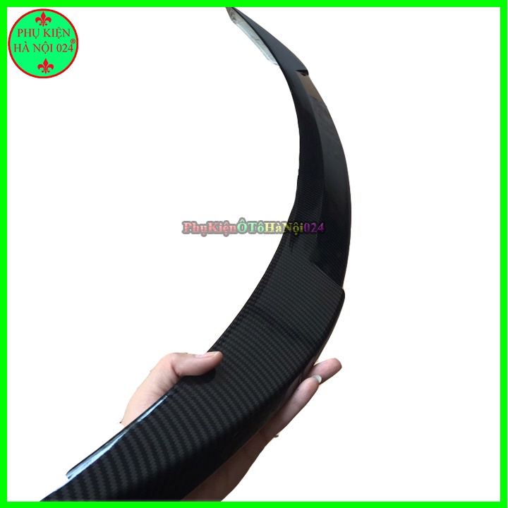 Đuôi gió sau xe liền cốp cerato 2019-2021 vân cacbon