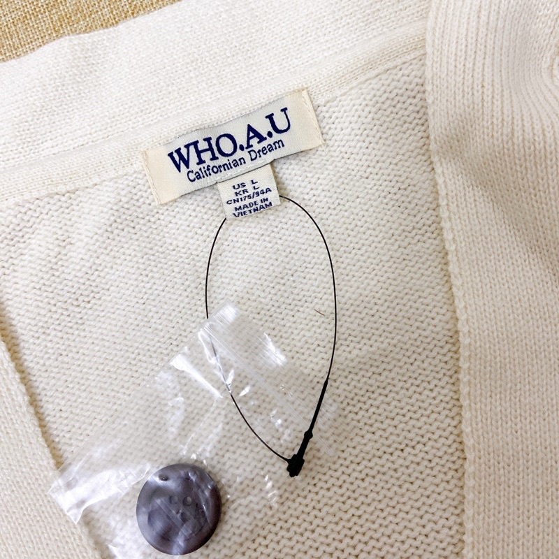 Áo cardigan len WHO.A.U màu kem ivory hàng xuất Hàn xịn