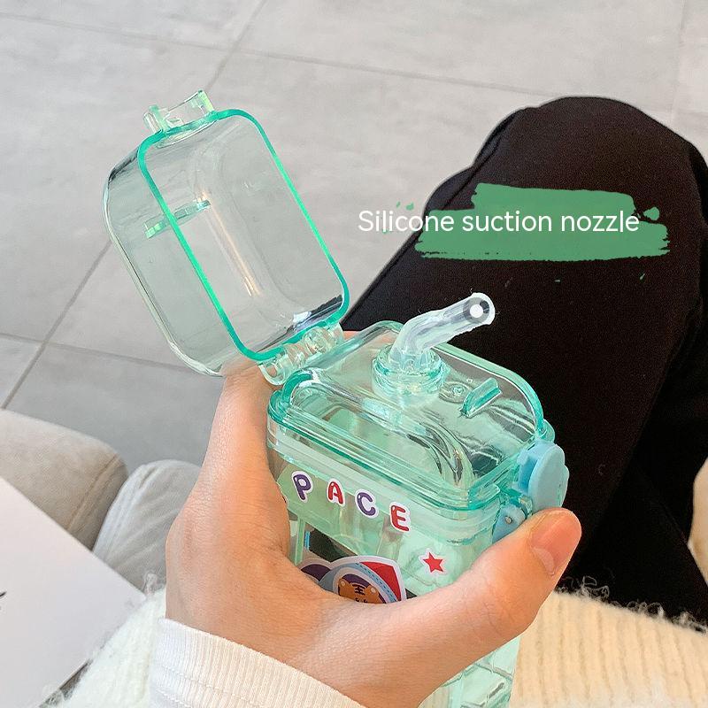 Bình Nước Nhựa Hình Vuông Sức Chứa Lớn Có Ống Hút Họa Tiết Dễ Thương Cho Nữ