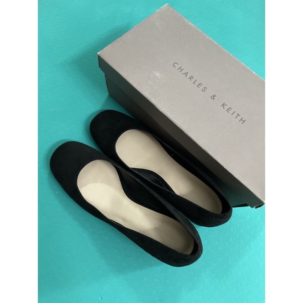 Giày CHARLES & KEITH mũi tròn gót vuông có box