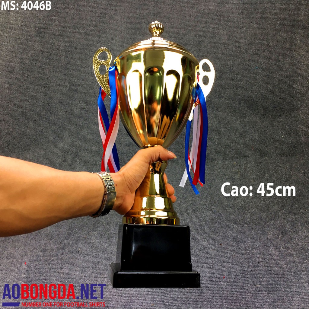 Cup trao giải bóng đá 4060B kích thước 45cm đế được làm bằng nhự đúc giúp cup giữ thăng bằng tốt