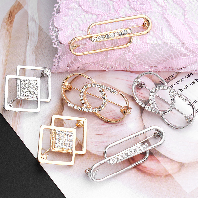 Ghim Cài Áo Hình Kim Băng Mạ Màu Độc Đáo