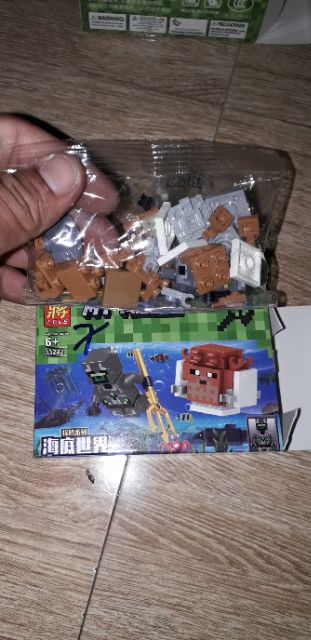 Lắp ráp 1 hộp LegoMinecraff_MyWord săn thủy quái 33242 có nhiều chi tiết bằng nhựa ABS rất đẹp