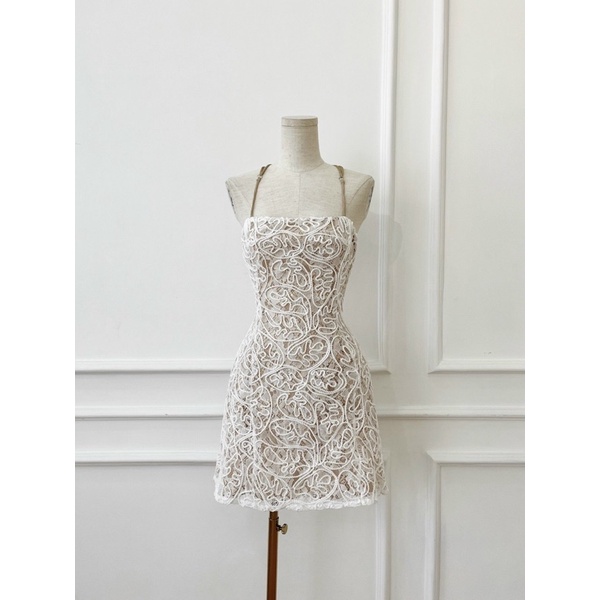 Đầm hai dây ren nổi đan dây lưng phía sau sexy hàng thiết kế cao cấp