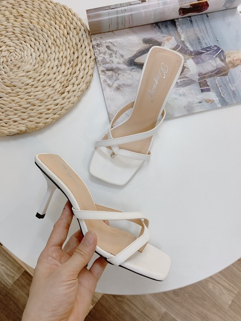HÀNG CÓ SẴN Guốc xỏ ngón hottren gót nhọn 5cm