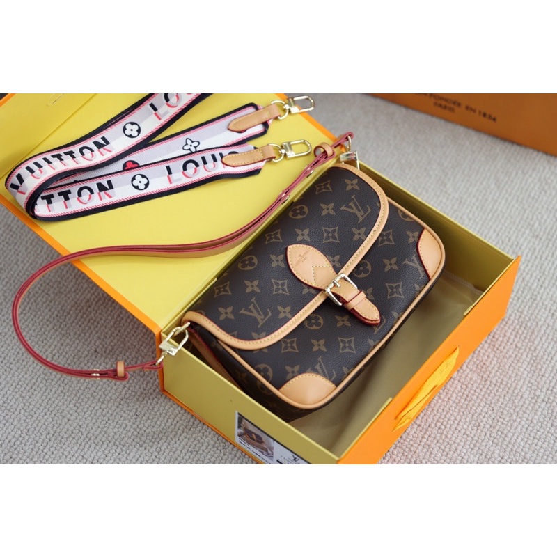 Túi LV Diane fullbox nam châm size 24cm hoa nâu kèm 2 quai Đẹp Soang