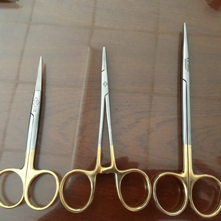 Combo pen + kéo + kẹp kim chuôi vàng