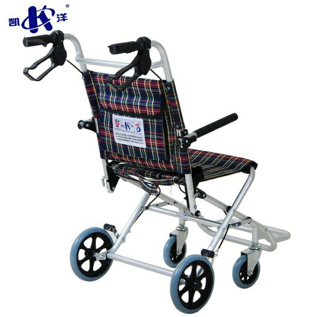 Xe lăn du lịch siêu nhẹ