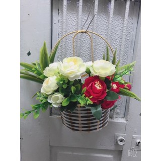 Giỏ mây cắm hoa treo tường
