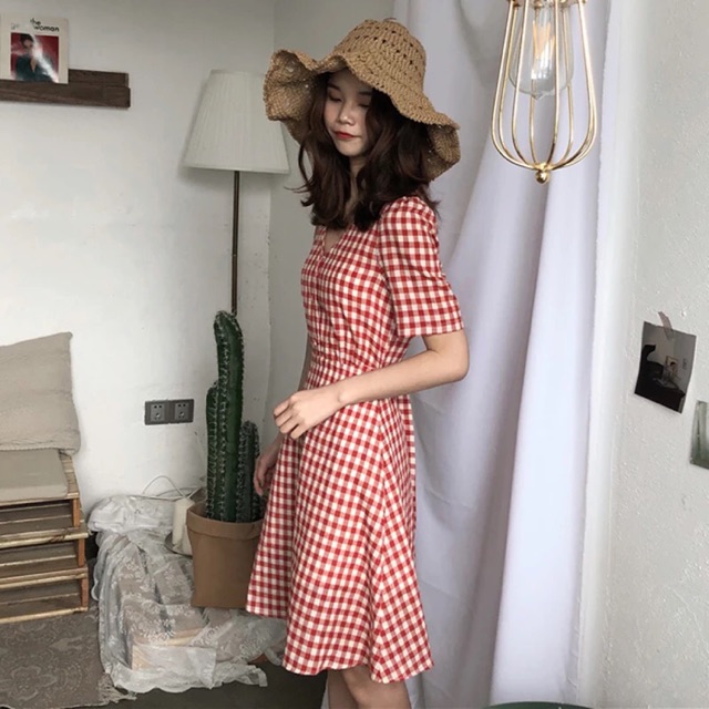 Váy kẻ caro cổ V ngắn