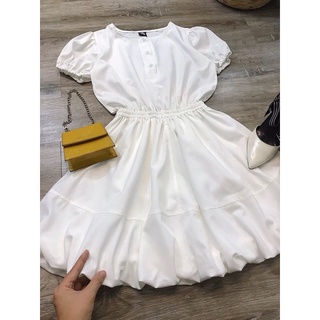 Đầm trắng dáng xoè bồng cổ đức
