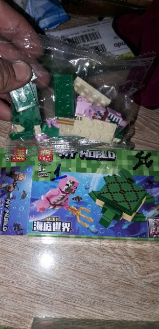 Lắp ráp 1 hộp LegoMinecraff_MyWord săn thủy quái 33242 có nhiều chi tiết bằng nhựa ABS rất đẹp