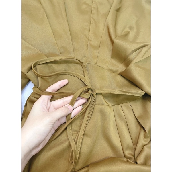 [Mã FAMARAL1 giảm 10K đơn 50K] Váy nâu vàng cổ tàu dáng dài | BigBuy360 - bigbuy360.vn