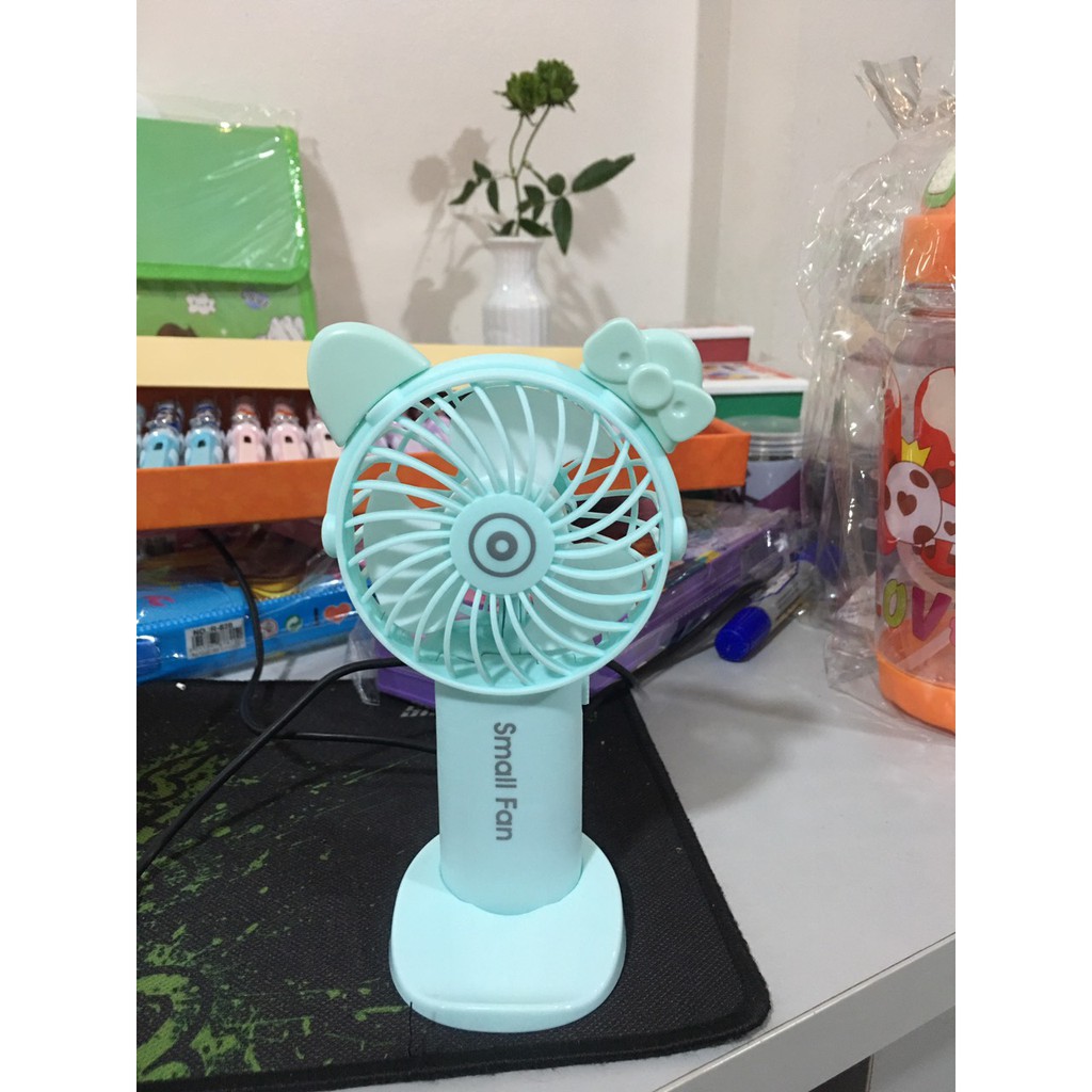 QUẠT CẦM TAY MINI TÍCH ĐIỆN SMALL FAN CÓ CHÂN ĐẾ ĐỂ BÀN ( CÓ DÂY SẠC USB)