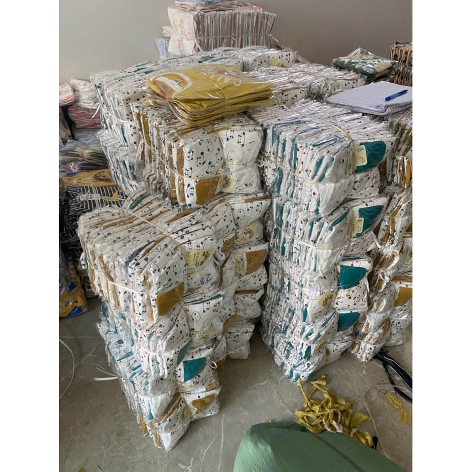 Bộ gấu tràn hình quần kaki mềm cho bé