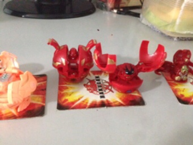 Bộ 3 cái đồ chơi bakugan, khách chọn 3 trong 4 mẫu số 8,9,10,12 như hình chi tiết. bakugan3