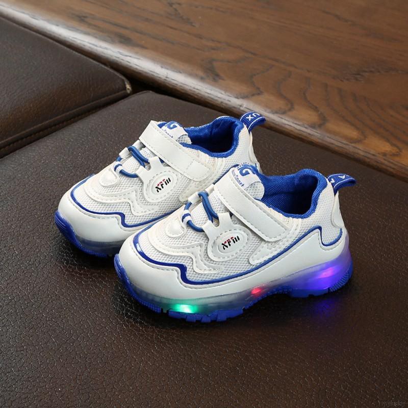 Giày Sneaker Đế Gắn Đèn Led Chống Trượt Cho Bé