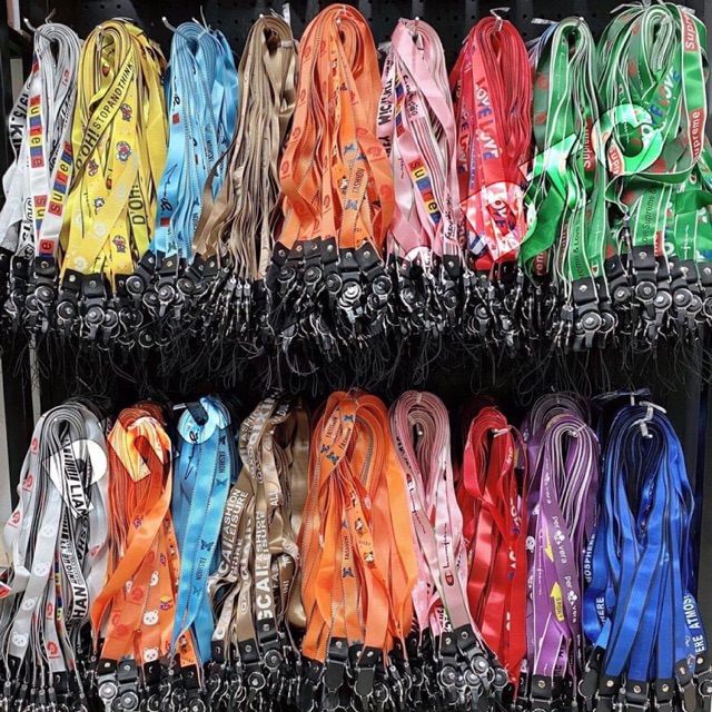 Dây đeo điện thoại Cao cấp Dây đeo siêu cute mẫu mới 2021 Có gắn Sticker Giao màu ngẫu nhiên