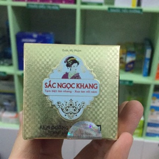 Kem bôi Sắc Ngọc Khang