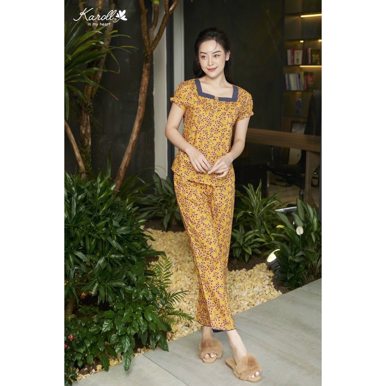 Bộ đồ thô Karoll chính hãng. Bộ đồ mặc ngủ ở nhà chất thô mềm mịn thiết kế áo cộc quần dài cổ vuông sang chảnh phối viền