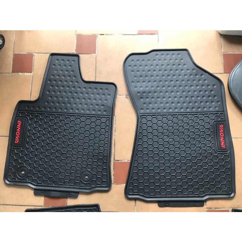 Thảm trải sàn , lót sàn cao su theo xe Toyota Innova 2016-2021 3 hàng ghế