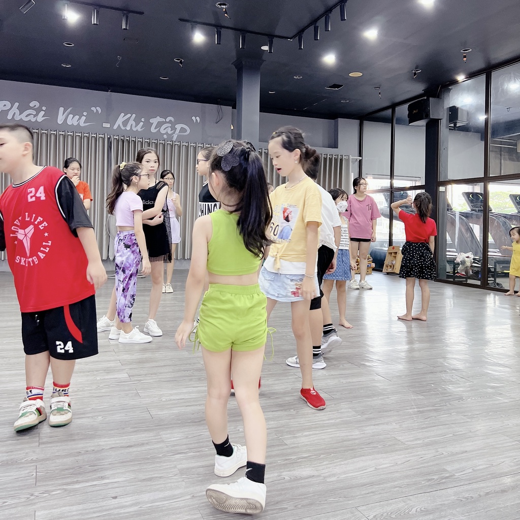 Đồ Bộ Thể Thao Tập Nhảy Tiktok Zumba Hiện Đại Cho Bé Gái 2 Chi Tiết Gồm Áo Croptop Và Quần Sooc Dây Rút 10-48kg FA032