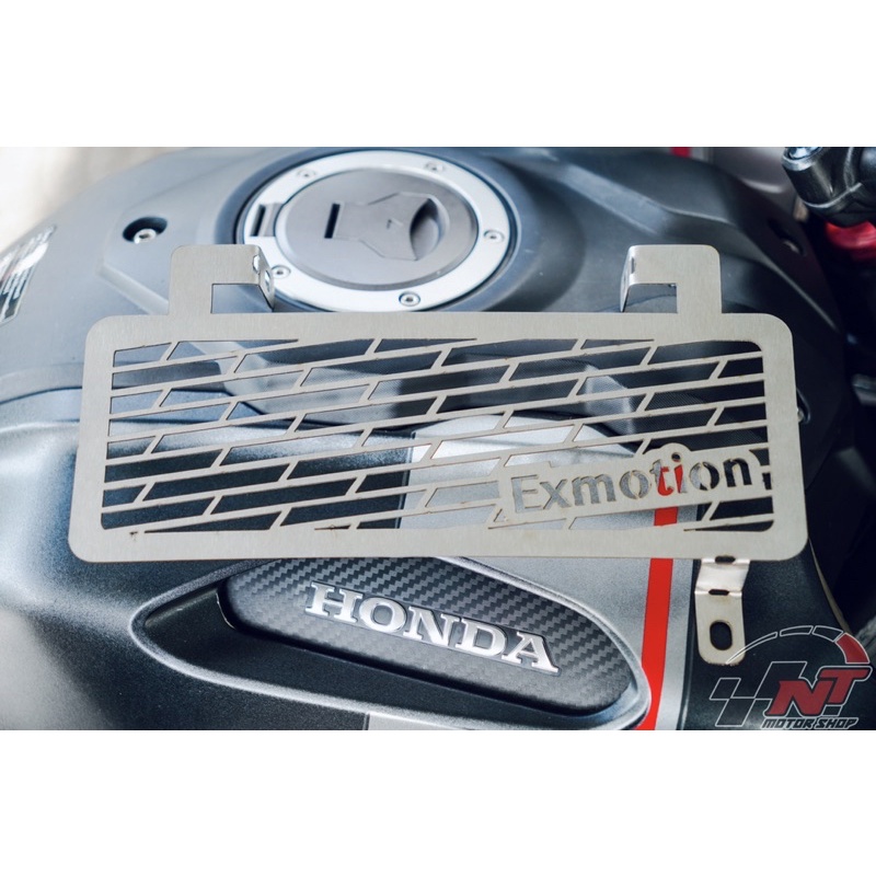 Che két nước CB150R Exmotion.