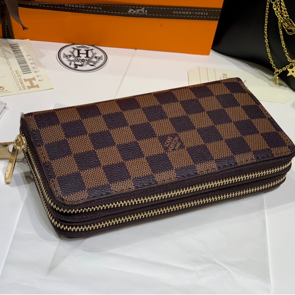 Siêu phẩm Ví Lv có 2 khóa kéo