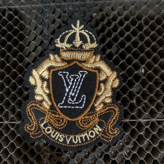 Sticker thêu logo