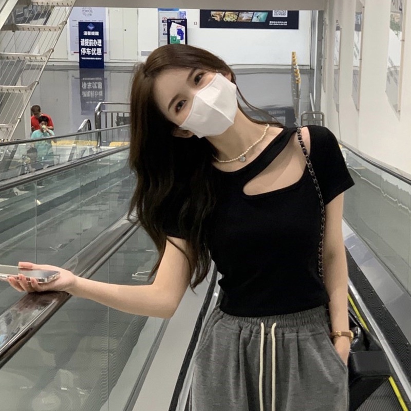 Áo Thun Cotton Tay Ngắn 2022 Thiết Kế Khoét Lỗ Gợi Cảm Phong Cách Mùa Hè Mới Cho Nữ