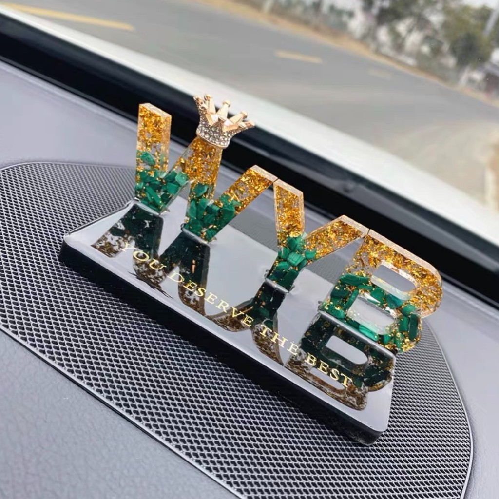 Phụ kiện trang trí Vương Nhất Bác siêu sang