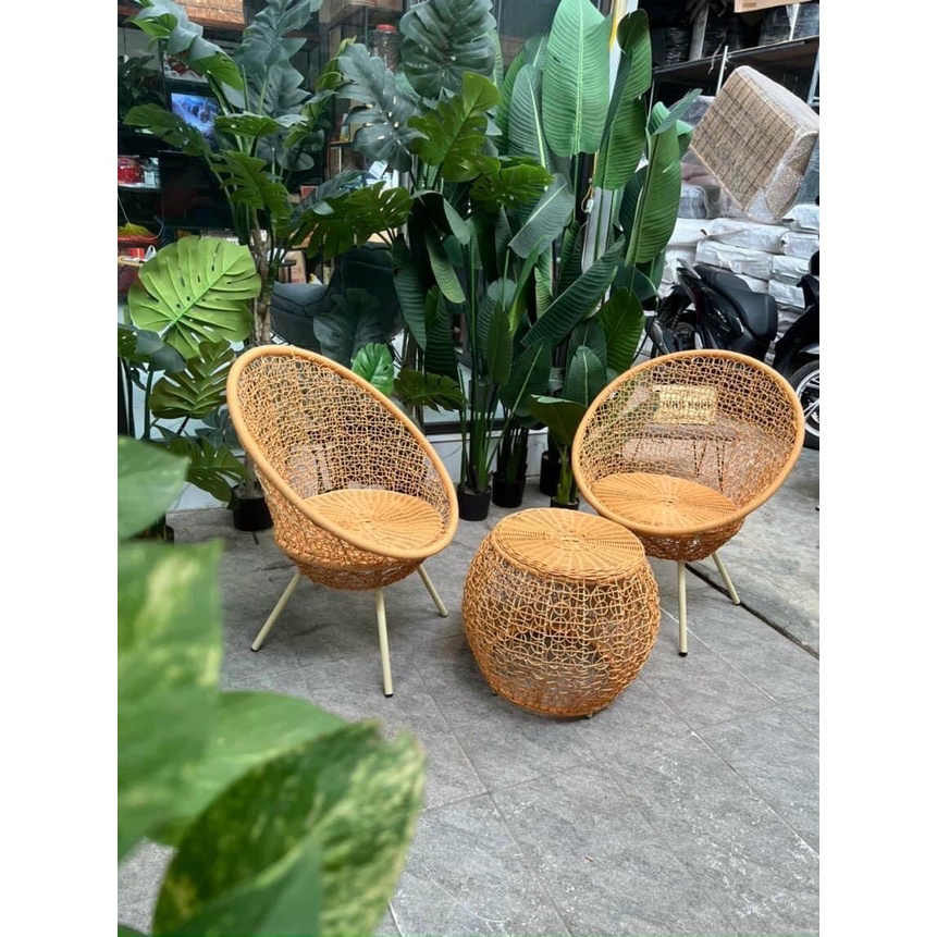 Bộ Bàn Ghế Ban Công Putin Gồm 1 Bàn Và 2 Ghế Giả Mây Lõi Thép Dùng Thư Giãn Trang Trí Phòng Khách Sân Vườn