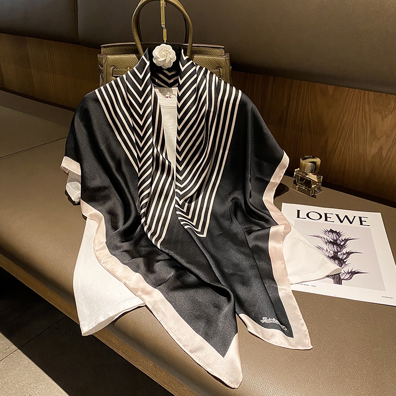 Khăn Choàng Vuông 110X110Cm In Họa Tiết Thời Trang Cho Nữ