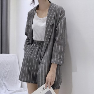 Set áo blazer và quần shorts