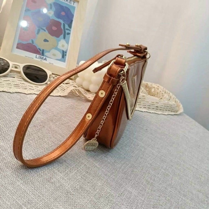 TÚI GUESS CONEY DÁNG THUYỀN