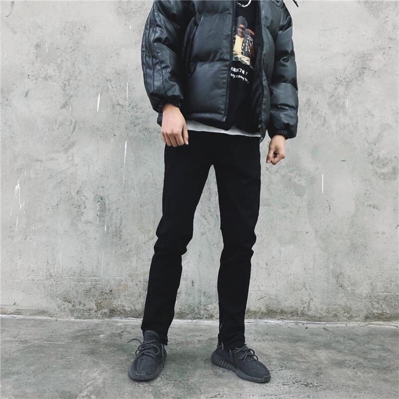 Quần jean nam cao cấp màu đen trơn form slimfit ôm vừa chất jean co giãn thoải mái.