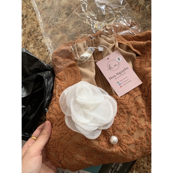 Váy ren đuôi cá kèm hoa