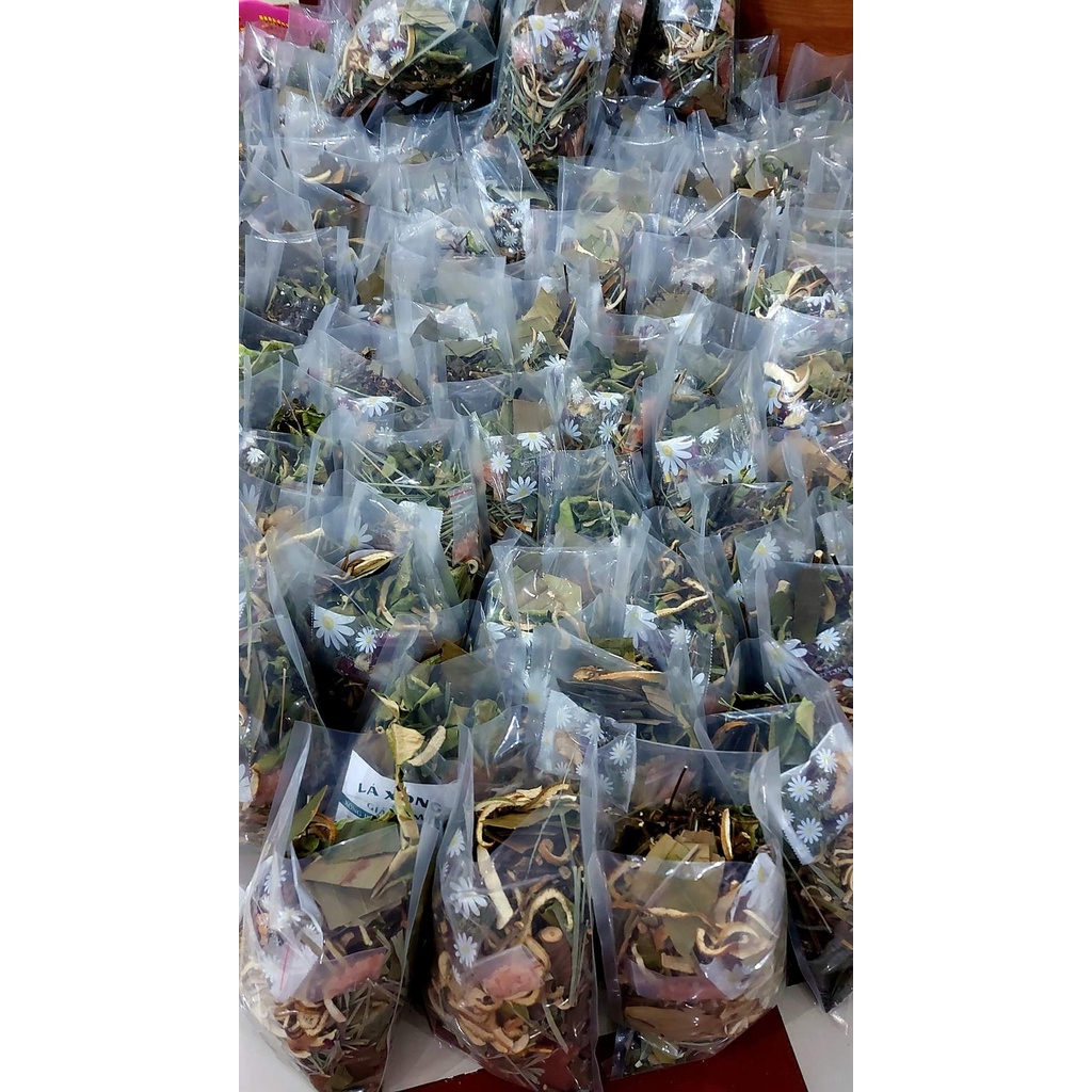 Gói lá tắm, lá xông thảo dược 500g (tặng kèm 1 gói trà xuyên tâm liên)