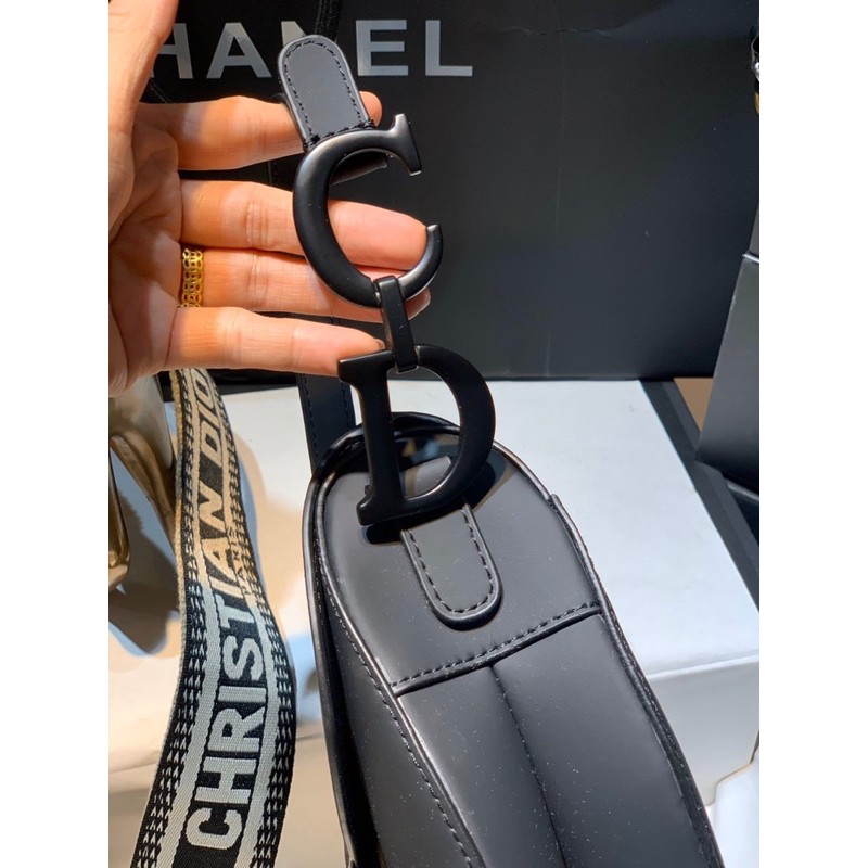 Túi Dior Saddle yên ngựa da lì tag đen tuyền s25 | BigBuy360 - bigbuy360.vn