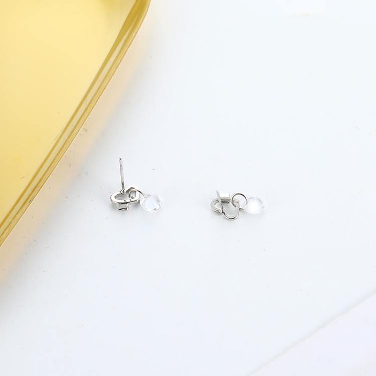 Khuyên tai tim đá