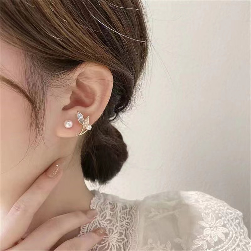 Bông Tai Hình Lá Đính Ngọc Trai Thời Trang Xuân Hè 2022 Dành Cho Nữ