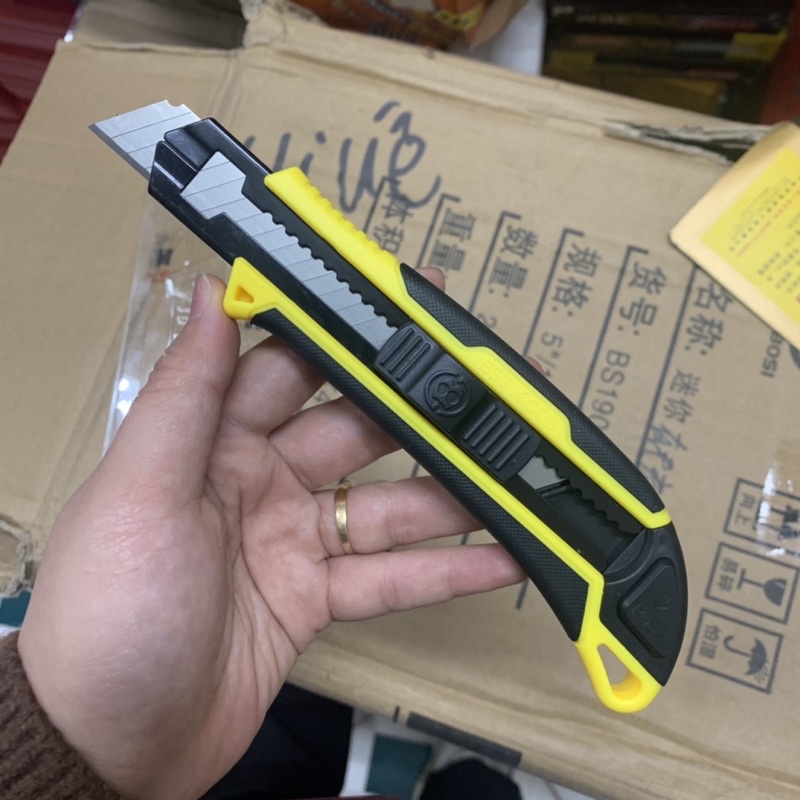 Dao Rọc Giấy [HÀNG CHÍNH HÃNG] BOSI TOOLS 3 Lưỡi Dao, Dao Trổ Loại To 18MM BS310003