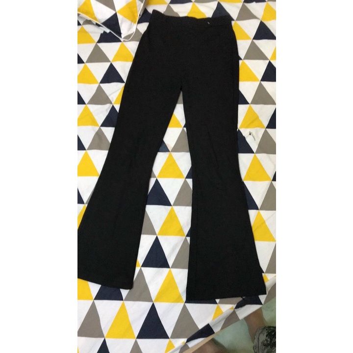 Quần bò loe LISA ống vẩy lửng, chất jeans co dãn 4 chiều, cạp cao đen FREESHIP TẶNG QUÀ 0đ | BigBuy360 - bigbuy360.vn