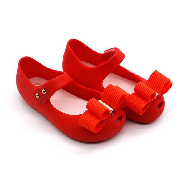 Giày nhựa cho bé gái