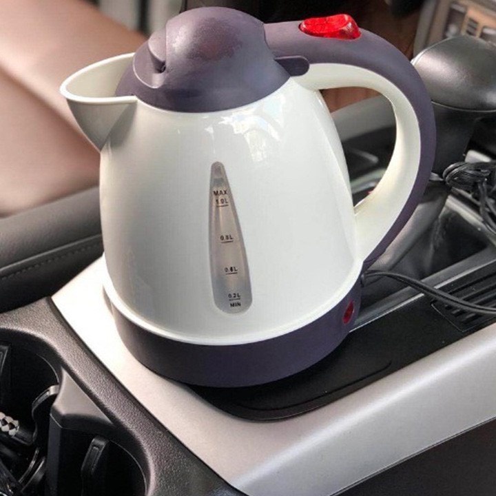 Bình siêu tốc đun nước sôi ở trên xe ô tô giá hạt giẻ