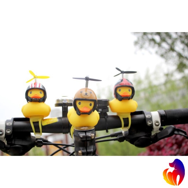 Blackhole Mô hình vịt đội nón bảo hiểm có móc khóa độc đáo