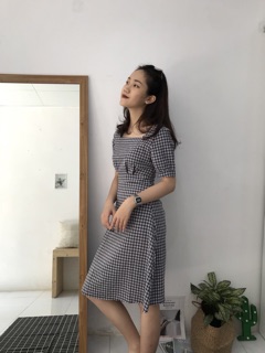 Váy kẻ cổ vuông buộc nơ sau