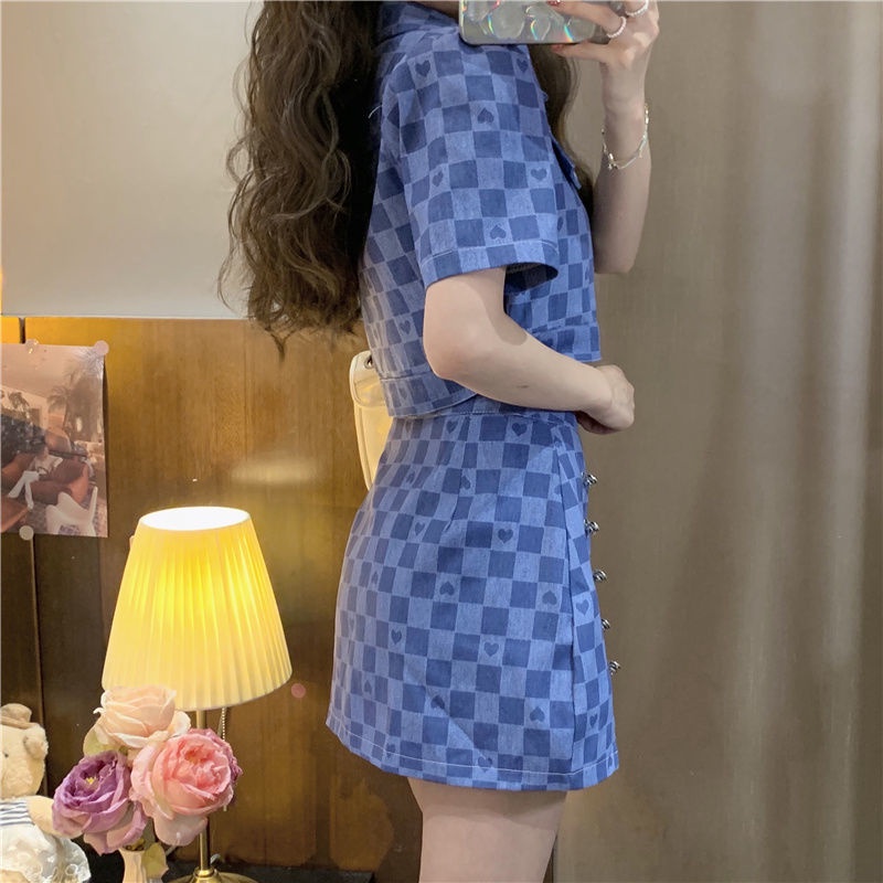 Bộ quần áo nữ họa tiết kẻ sọc thời trang