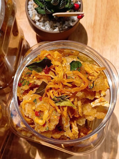 Cơm cháy lắc khô gà lá chanh (hũ 500g)