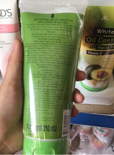 Sữa rửa mặt bơ thái 210ml